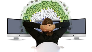 Statul acordă 1.000 de euro, lunar. Ce persoane pot beneficia de acest sprijin financiar