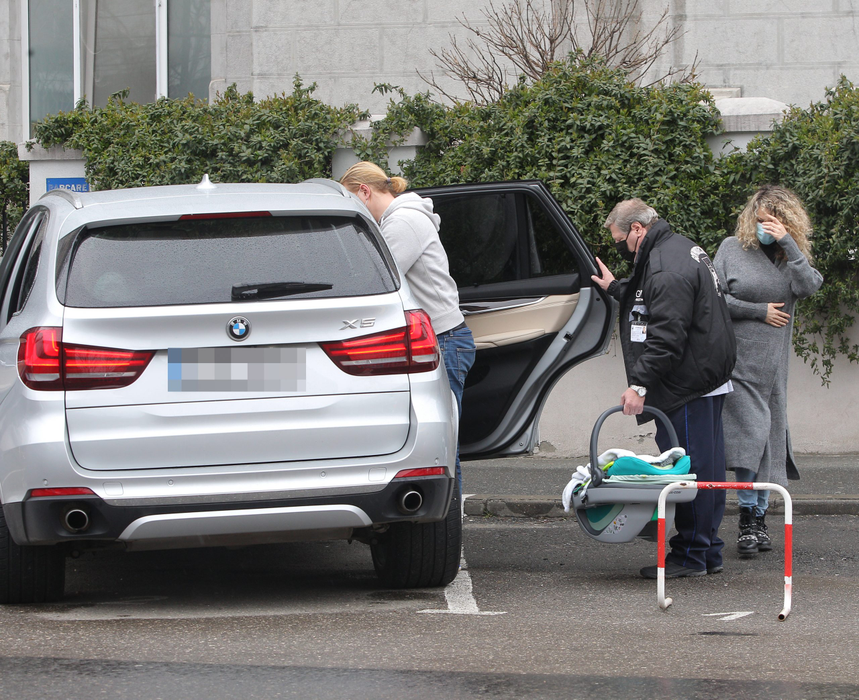 Familia Laufer se pregătește de plecare