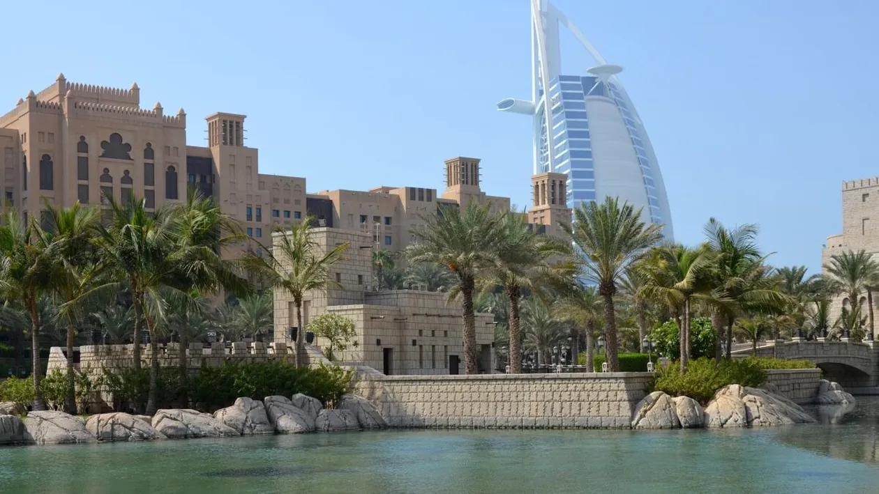 Alertă în Dubai! Elevi români, adăpostiți în subsolul hotelului: „A fost panică”