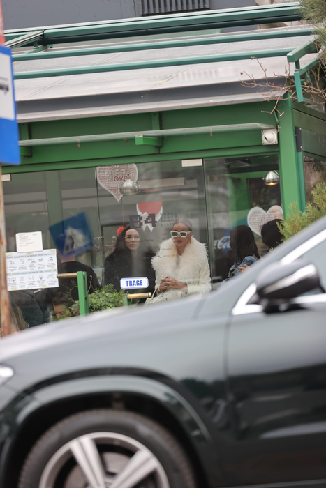 Bianca Drăgușanu și Alice Constantinică s-au întâlnit la o cafenea, unde blondina i-a dat câteva sfaturi de oraș