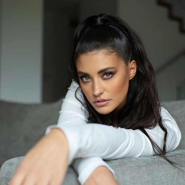 Antonia, ce imagine! Și-a zăpăcit fanii cu tricoul ud, mulat pe sâni