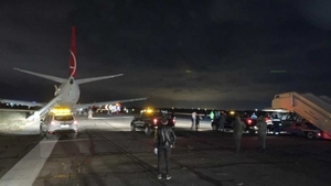 Imagini teribile! Un avion cu 134 de pasageri la bord s-a izbit de pistă în momentul aterizării