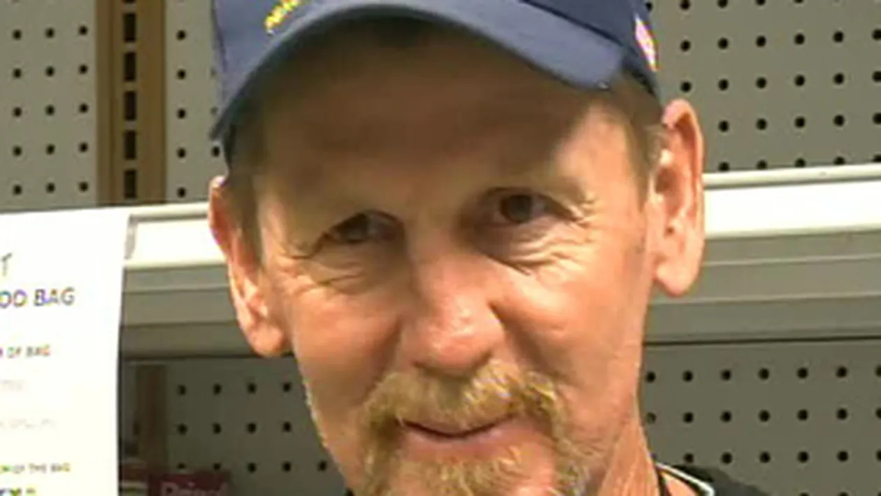 A gasit pe strada 3.300 de dolari si i-a restituit