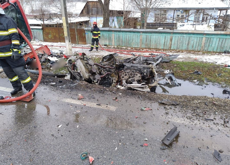 Filmul tragediei de pe E85. Constantin, Teodora și Sofia n-au mai avut nicio șansă, după ce mașina lor a ars ca o torță
