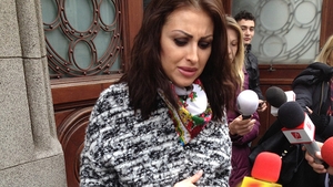 “A vrut sa ma cumpere. Mi-a oferit bani, masina si casa”. A spus Roxana Sarbu dupa intalnirea cu fostul sot