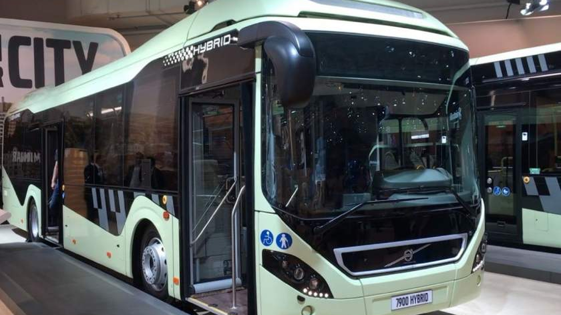 Primăria Capitalei va achiziționa 100 de troleibuze, 230 de autobuze hibride și electrice și 100 de tramvaie