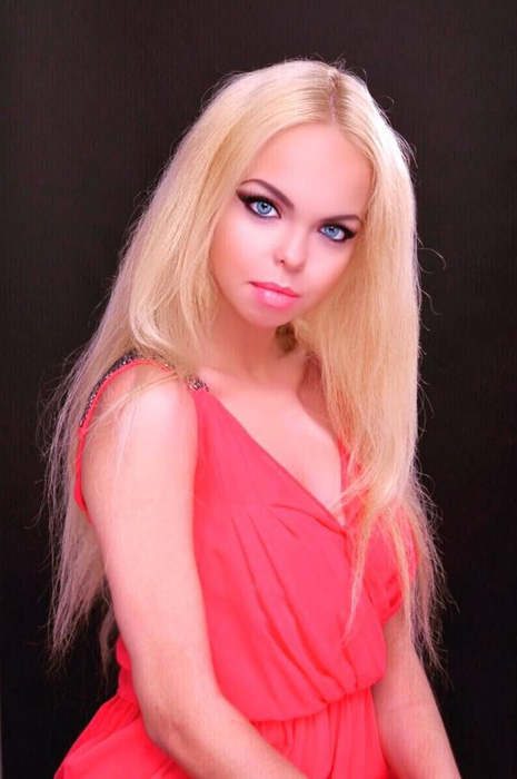 Transformarea-șoc a lui „Barbie de România”. Incredibil cum arată acum blonda care a leșinat pe scena X Factor de la Antena 1