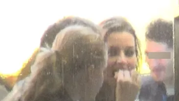 VIDEO Dieta de vedeta, fara nicio teama de celulita sau colacei! O cunoscuta prezentatoare TV mananca la fast-food la 4 dimineata!