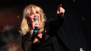 Bonnie Tyler s-a trezit din comă, după aproape o lună. Ceebra cântăreață rămâne sub supraveghere medicală