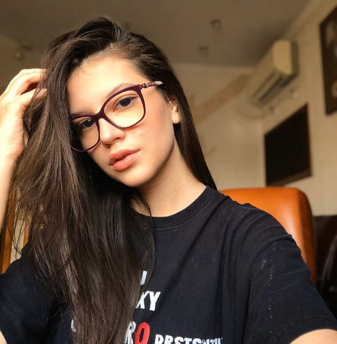 Ghiță, te așteaptă Cleopatra Stratan la portiță! Lipsită de inhibiții și îmbrăcată sumar