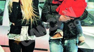 Iubitul Andreei Spataru vrea sa recupereze clipele in care nu a fost alaturi de familie. Nu se mai dezlipeste de fetele lui