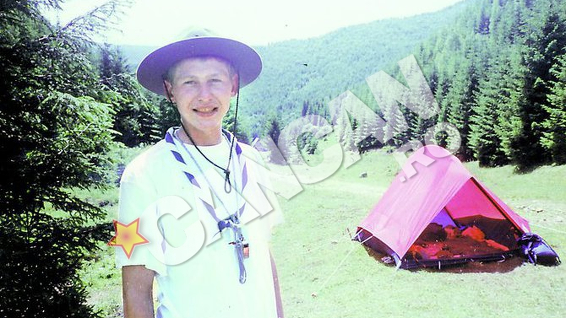 Avea 14 ani si-i placeau excursiile pe munte. Asa arata Solcanu cand a descoperit ca este "gay"