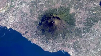 Cum arată Vezuviu văzut din spațiu? Priveliște unică de la bordul ISS