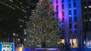 VIDEO Nebunie de culori la New York! Rockefeller Center s-a luminat pentru Craciun!