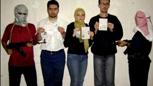 Cu greu îi recunoşti dacă îi vezi pe stradă! Cât s-au schimbat jurnaliştii români răpiţi în Irak acum 11 ani