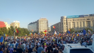 Mitingul diasporei! Protestatar identificat la mitingul de sâmbătă cu un cuțit, dus la secție de jandarmi