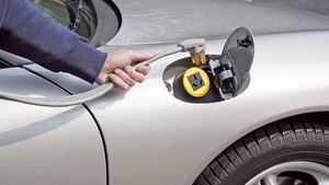 Cine a "ucis" automobilul electric?