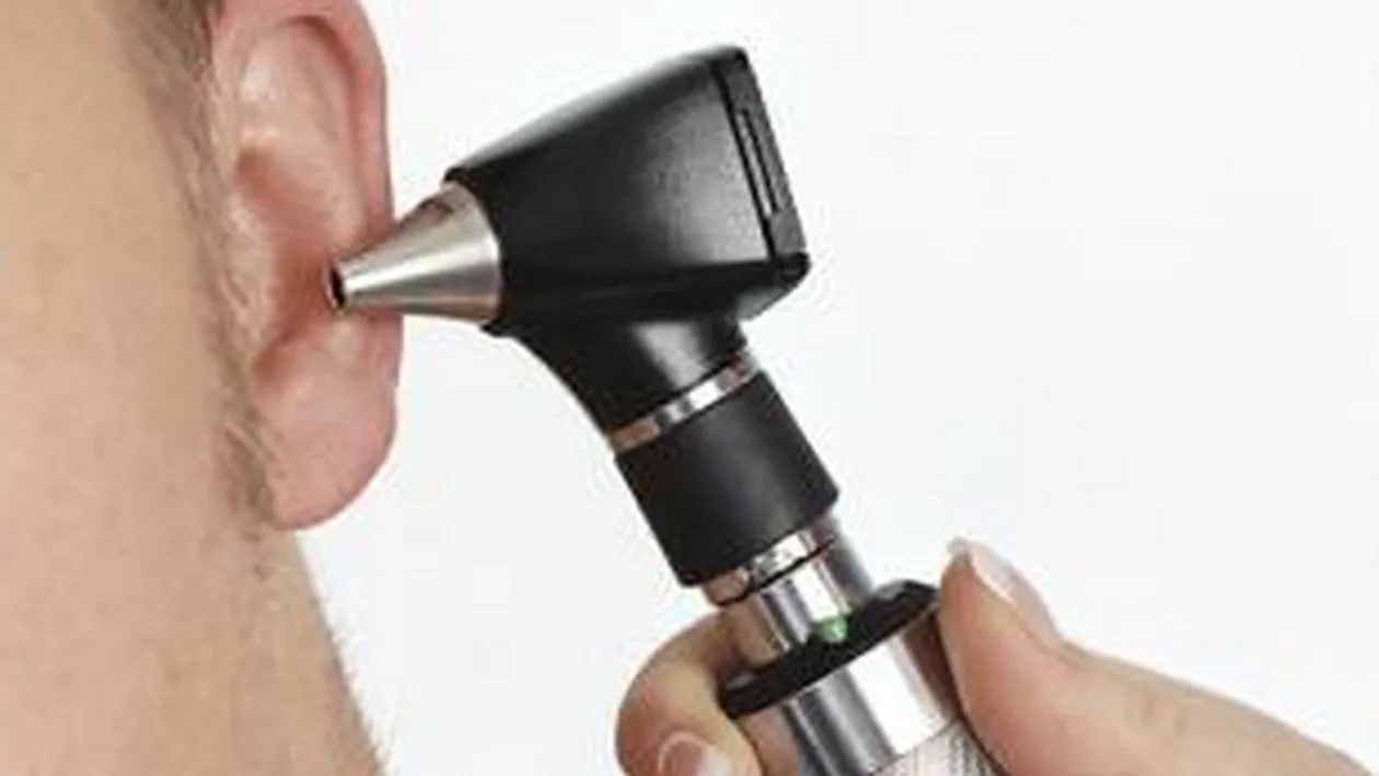 S-a dus la doctor pentru ca il durea URECHEA! Medicul a INCREMENIT cand a vazut ce era acolo