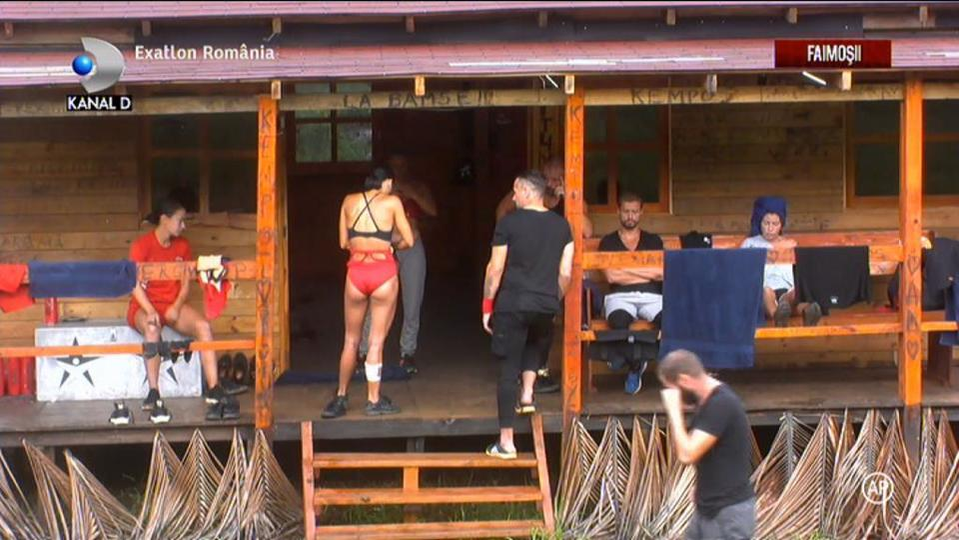 EXATLON 13 octombrie. Roxana Vancea a răbufnit după ce s-a simțit trădată! Cine sunt vinovații, în opinia ei, că echipa Faimoșilor este dezbinată. “Nimeni nu are coloană vertebrală!”