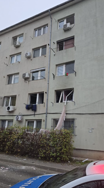 Explozie puternică într-un bloc din Focșani, urmată de incendiu. Informații de ultimă oră/ sursă foto: social media