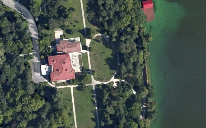 Cum arată vilele în care va locui de acum Nicușor Dan? De la chirie la piscină, plajă privată sau cinematograf