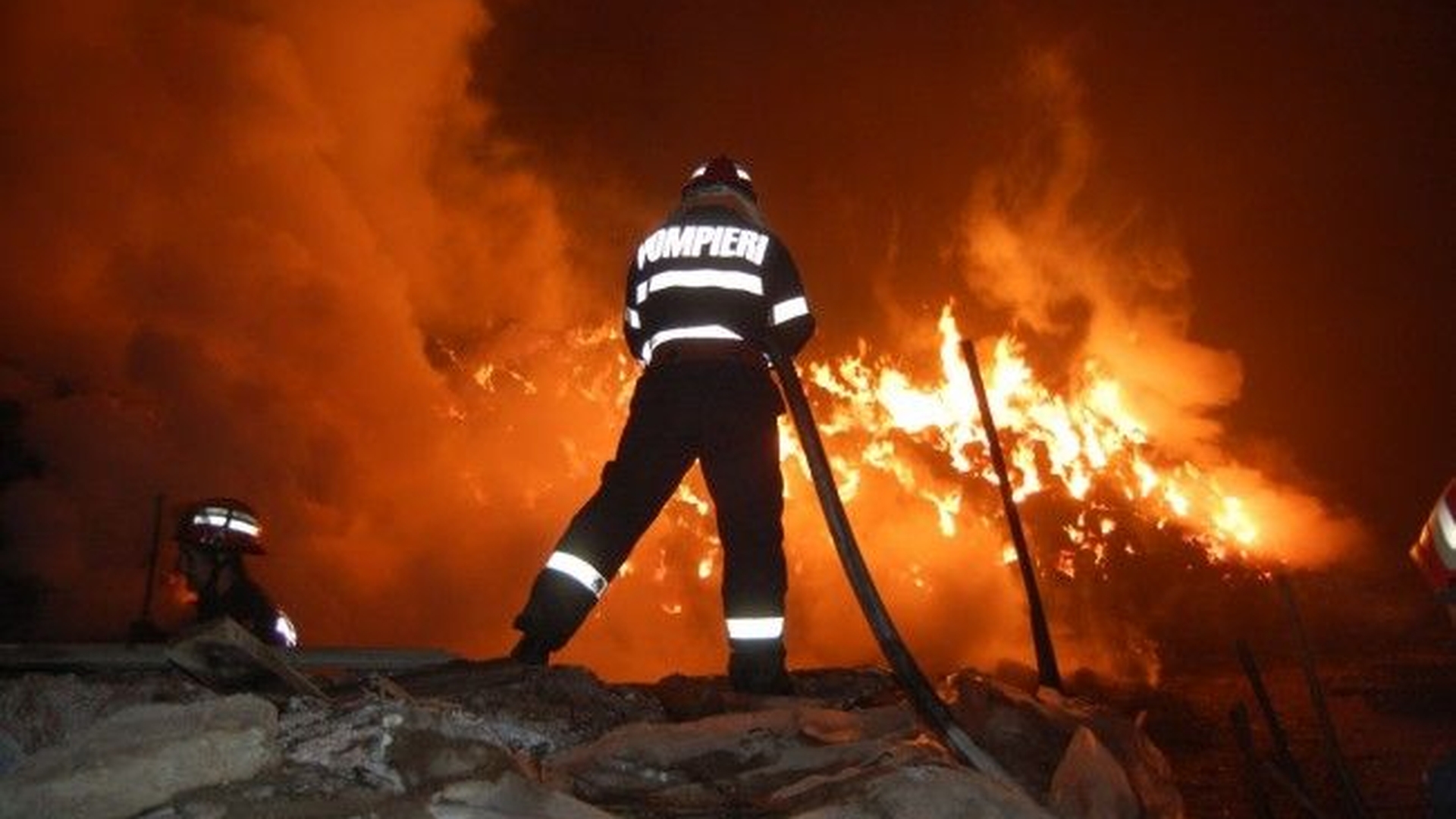 Un bărbat din Vâlcea a murit, după ce în locuința lui a izbucnit un incendiu
