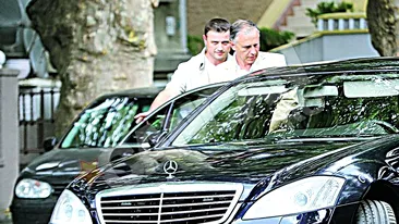 Geoana isi apara dragostea si la masa! Pranz cu paznici la desert