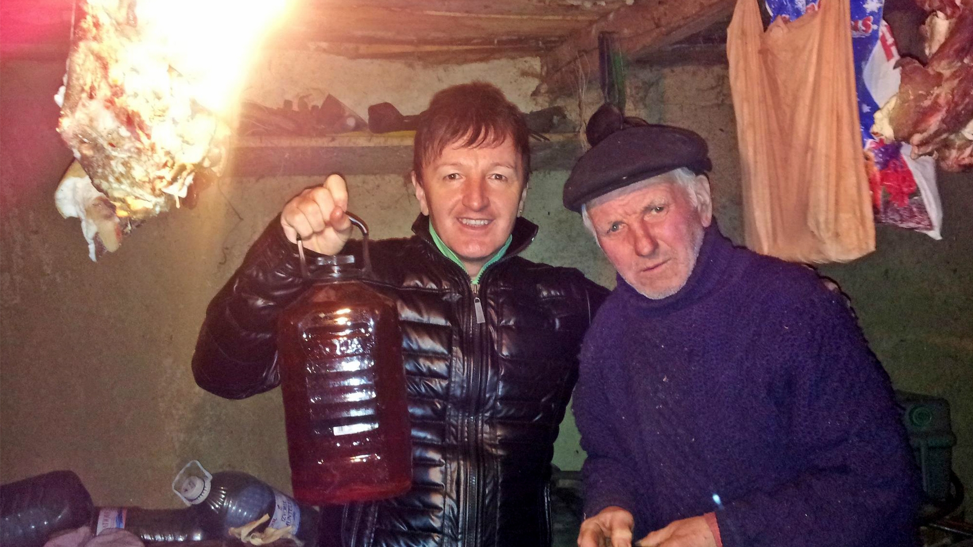 Aurel Moldoveanu ia bataie de la tatal lui si acum, la 45 de ani: "Ma altoieste cand beau un pahar in plus!"