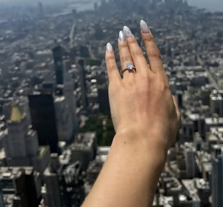 Cerere în căsătorie pe Empire State Building. Cine sunt cei 2 tineri care au escaladat ilegal zgârie-norul din New York