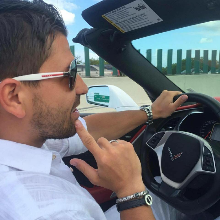 Cine este și din ce face bani Marian Grozavu de la Insula Iubirii? Internetul a explodat când i-a auzit vocea: ”A tras heliu?”