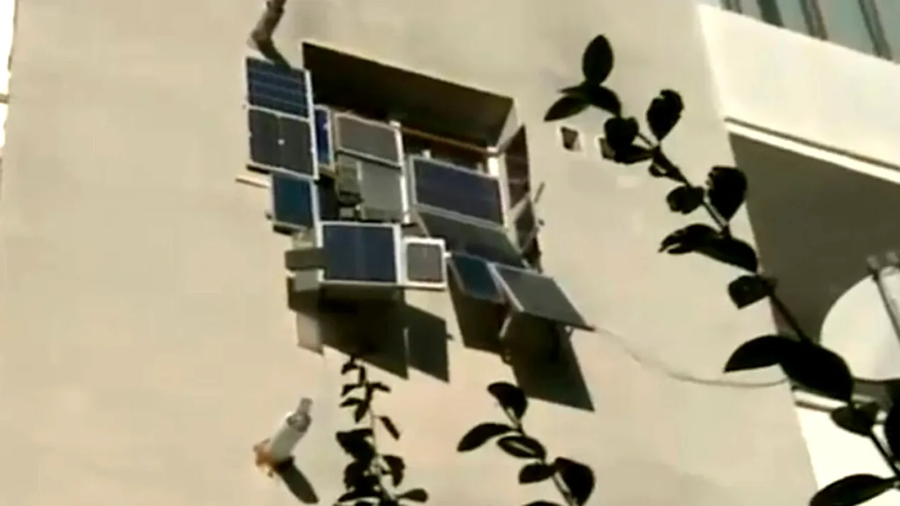 Locatarul unui bloc din Cluj-Napoca și-a montat 16 panouri fotovoltaice la geamul apartamentului. Reacția vecinilor