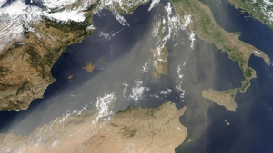 Avertisment de la meteorologi! Nor de praf saharian peste România. De ce ne putem îmbolnăvi