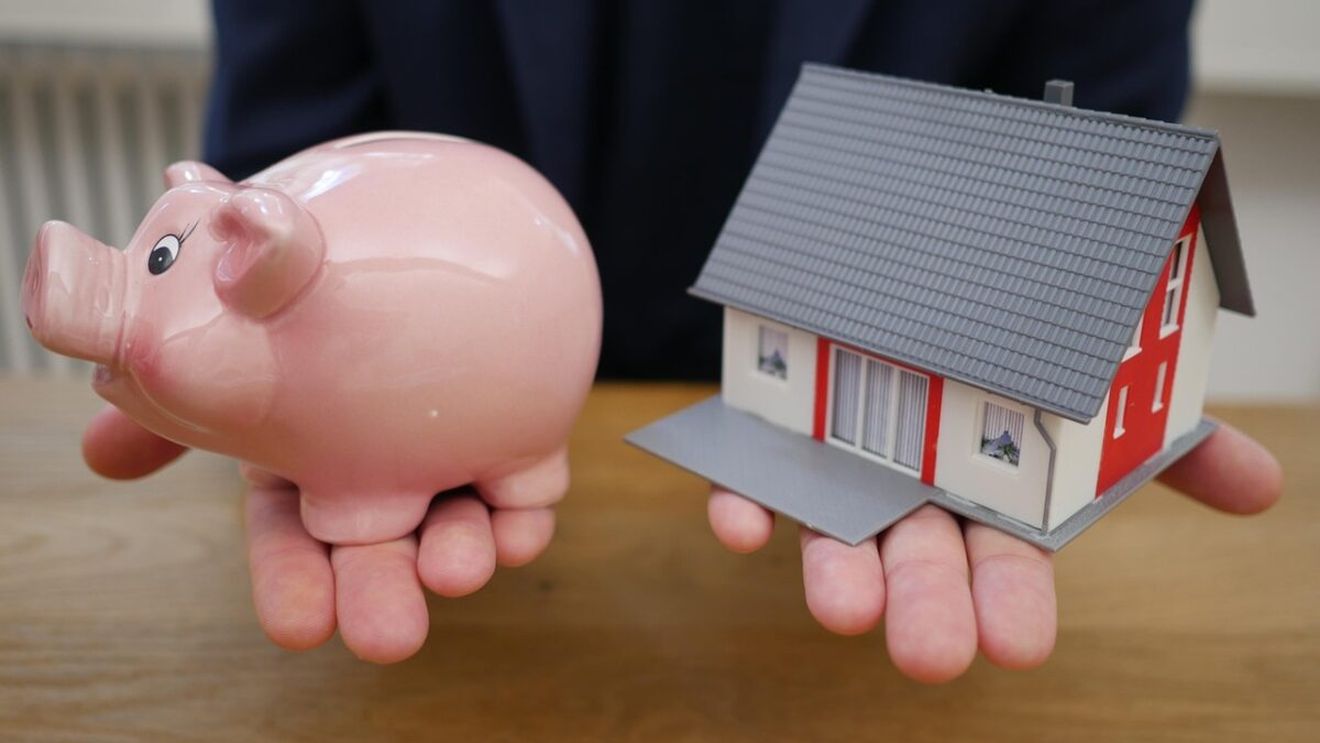 Nu e o glumă! Cât a ajuns să coste o garsonieră semidecomandată în București