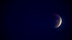 Cum a arătat Luna în timpul eclipsei totale sau 'Luna sângerie'. Primele imagini