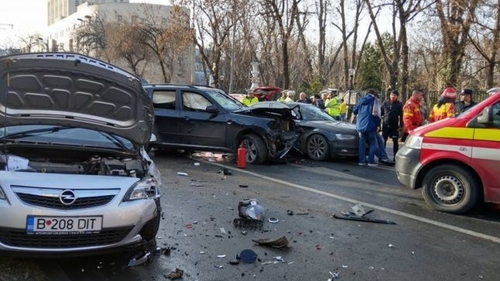 El e şoferul care a provocat accidentul din Calea Griviţei pentru că îşi bătea soţia! Bărbatul consumase droguri şi voia să-şi omoare partenera de viaţă! Cinci persoane au fost rănite în urma accidentului