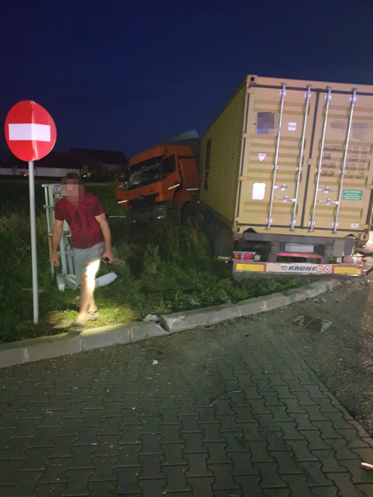 Dezastru pe șoselele din Argeș. Trei accidente petrecute, la prima oră. Un șofer a rămas încarcerat. FOTO&VIDEO