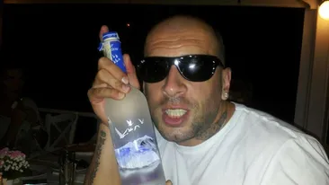 Daca la RMA 2012 a sudat tigara dupa tigara, acum CRBL a dat pe gat vodca! Sa fi cazut prada alcoolului?