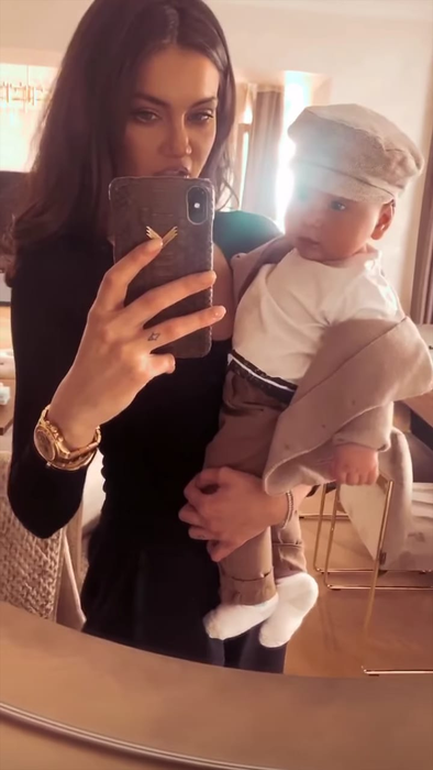 Christina Ich a publicat o filmare adorabilă cu băiețelul ei! Seamănă Noah mai mult cu vedeta sau cu Alexandru Pițurcă?