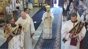 ÎPS Teodosie a ”comis-o” din nou! Slujbă cu zeci de oameni înghesuiți în biserică