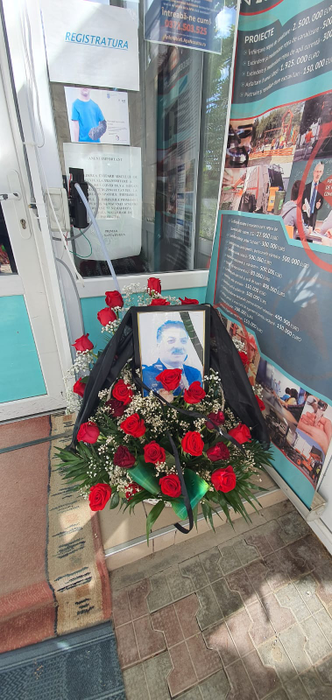 Primăria Sadova s-a transformat în altar pentru edil