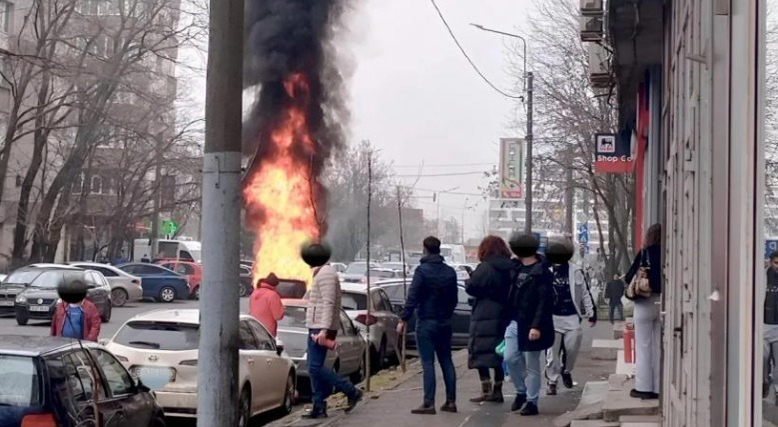De ce a ars femeia din mașina cuprinsă de flăcări în București, iar bărbatul a scăpat. Cum s-a petrecut tragedia