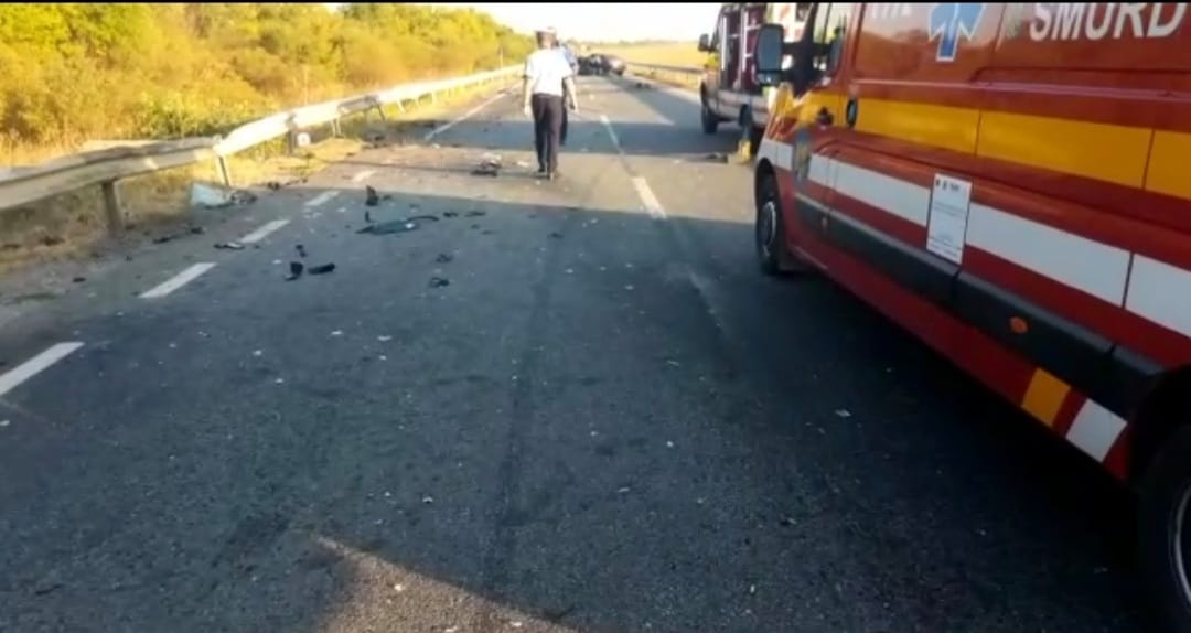 Accident grav în Dolj. O femeie, luată la ocazie, a murit. Două persoane au ajuns la spital