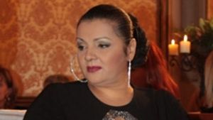 Circ in emisiunea Simonei Gherghe! Catanga si-a pus apă in cap si a dat cu un pahar de pământ in direct: "Nu mai pot"