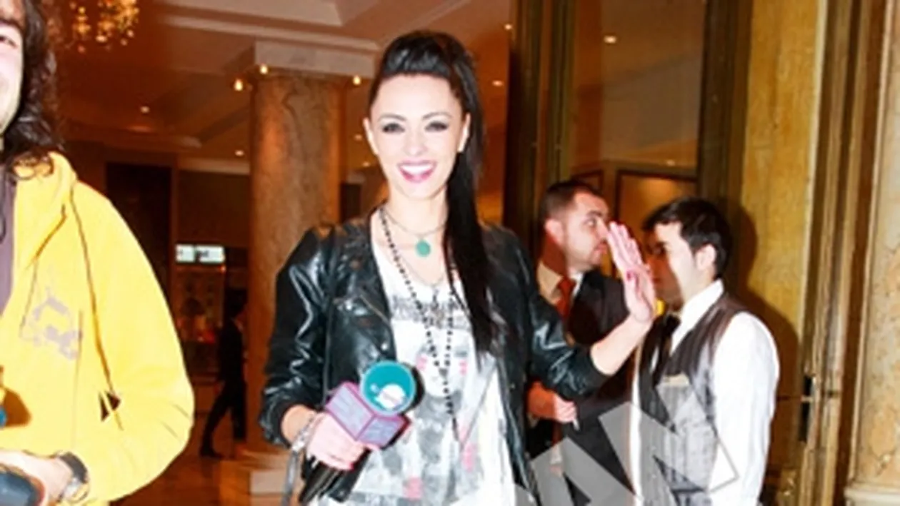 Verdictul stilistului Ciao!, Dana Budeanu: Prost imbracate! Paula Seling si Rita Muresan au dat-o in bara cu tinutele! Vezi ce gafe au facut!