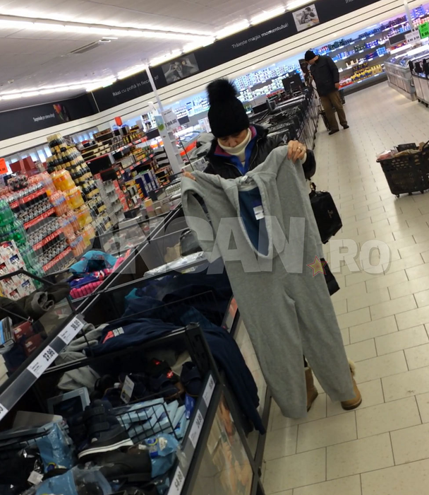 Soţia lui Petre Roman, filmată la shopping, în timp ce el era audiat la Parchet!