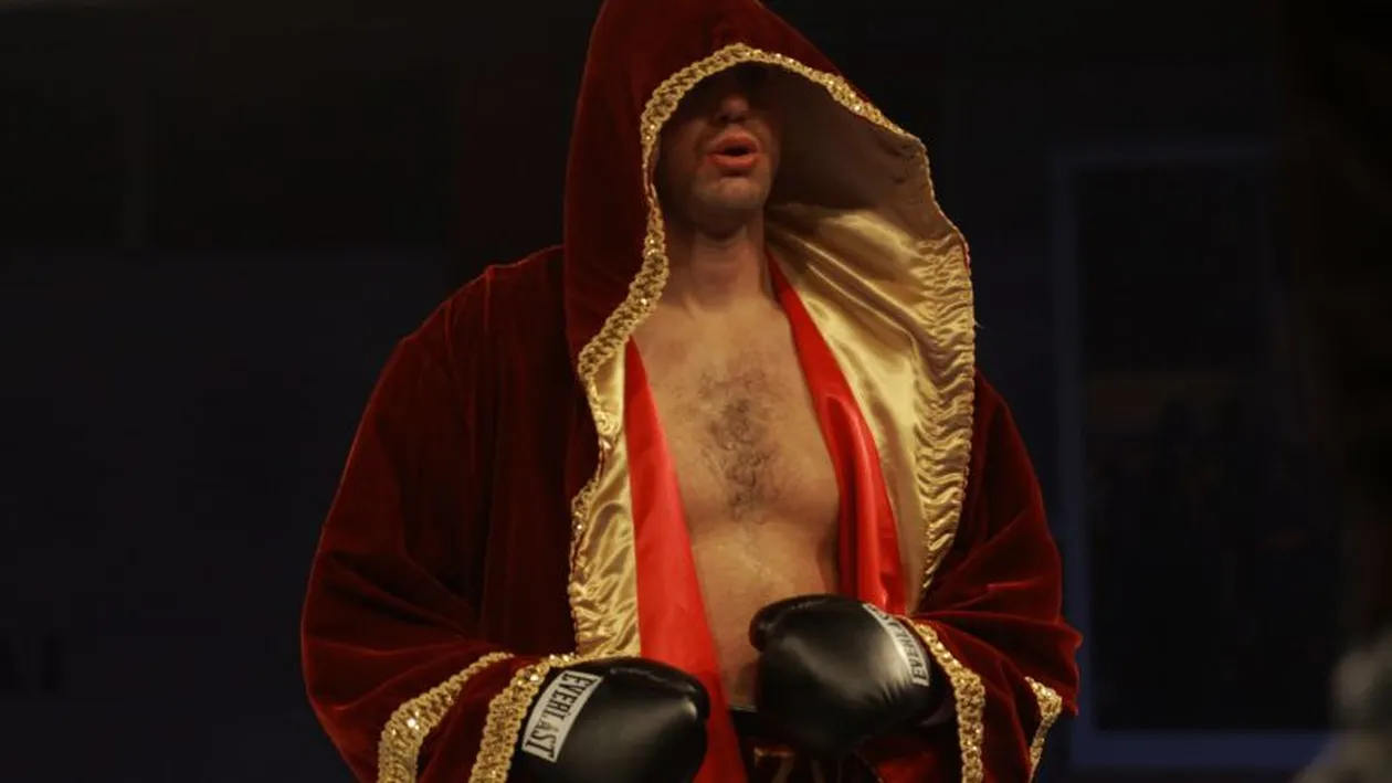 Un roman URIAS face senzatie in SUA! Povestea fabuloasa a lui Cojanu, boxeurul care este comparat de americani cu Klitschko!