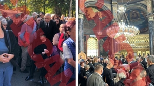 Distrusă de durere, soţia lui Alexandru Arşinel a avut nevoie de sprijinul familiei în timpul slujbei. Detalii tulburătoare