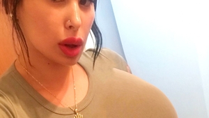 A cheltuit o avere ca să arate precum Kim Kardashian, dar a dat rateu! Bustul i-a distrus viața!
