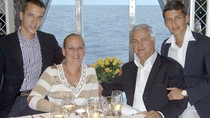 Prima poza de familie cu Adrian Nastase, in curtea proprietatii de la Cornu! DETALIUL STANJENITOR care le-a scapat tuturor