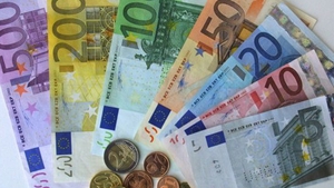 I-au picat banii din cer! Un bucureştean a găsit pe stradă 30.000 de euro! Ce credeţi că a făcut cu ei?